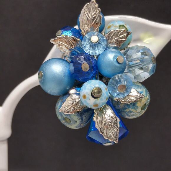 Vendome Blue Beaded Clip Earrings, Aurora Borealis, Silver Leaves, 1960s Vintage - Picture 6 of 10